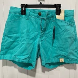 Easy fit through hip and thigh shorts 5 inch seam